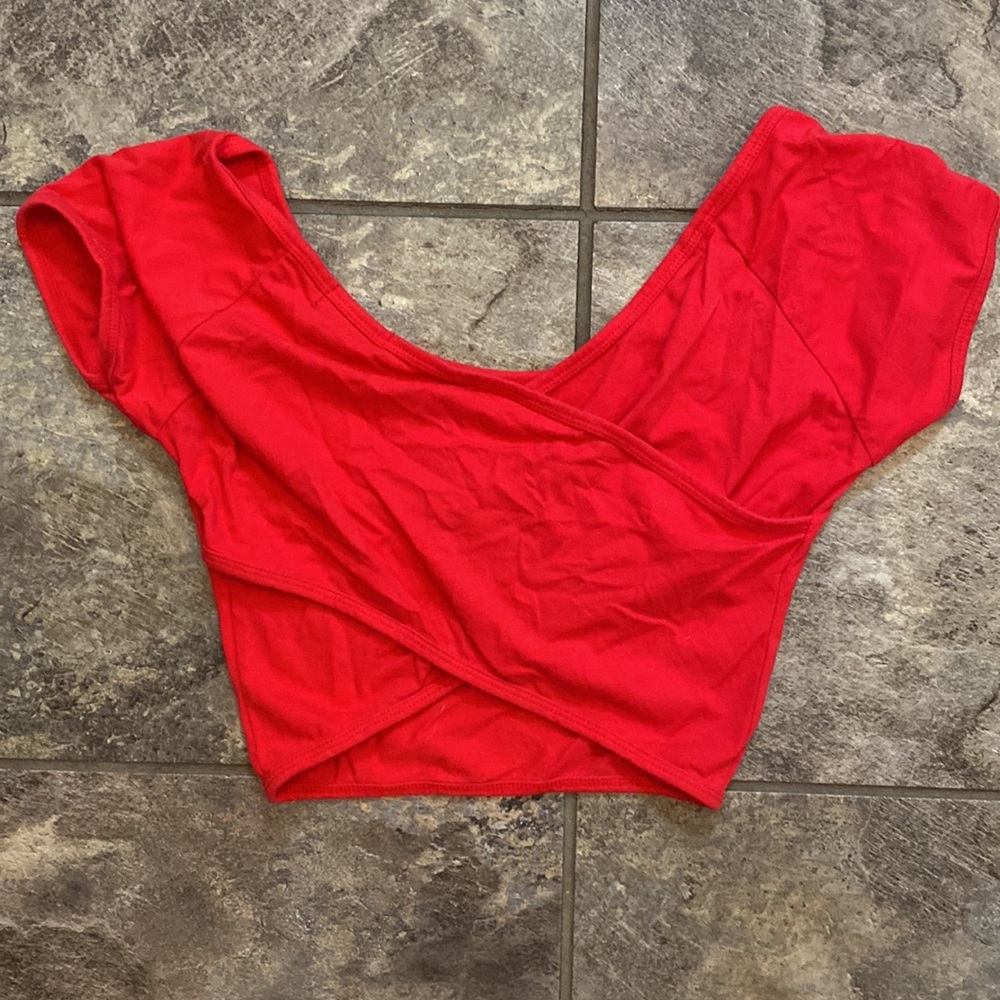 Red Cross-Back Crop-Top - Picture 3 of 3